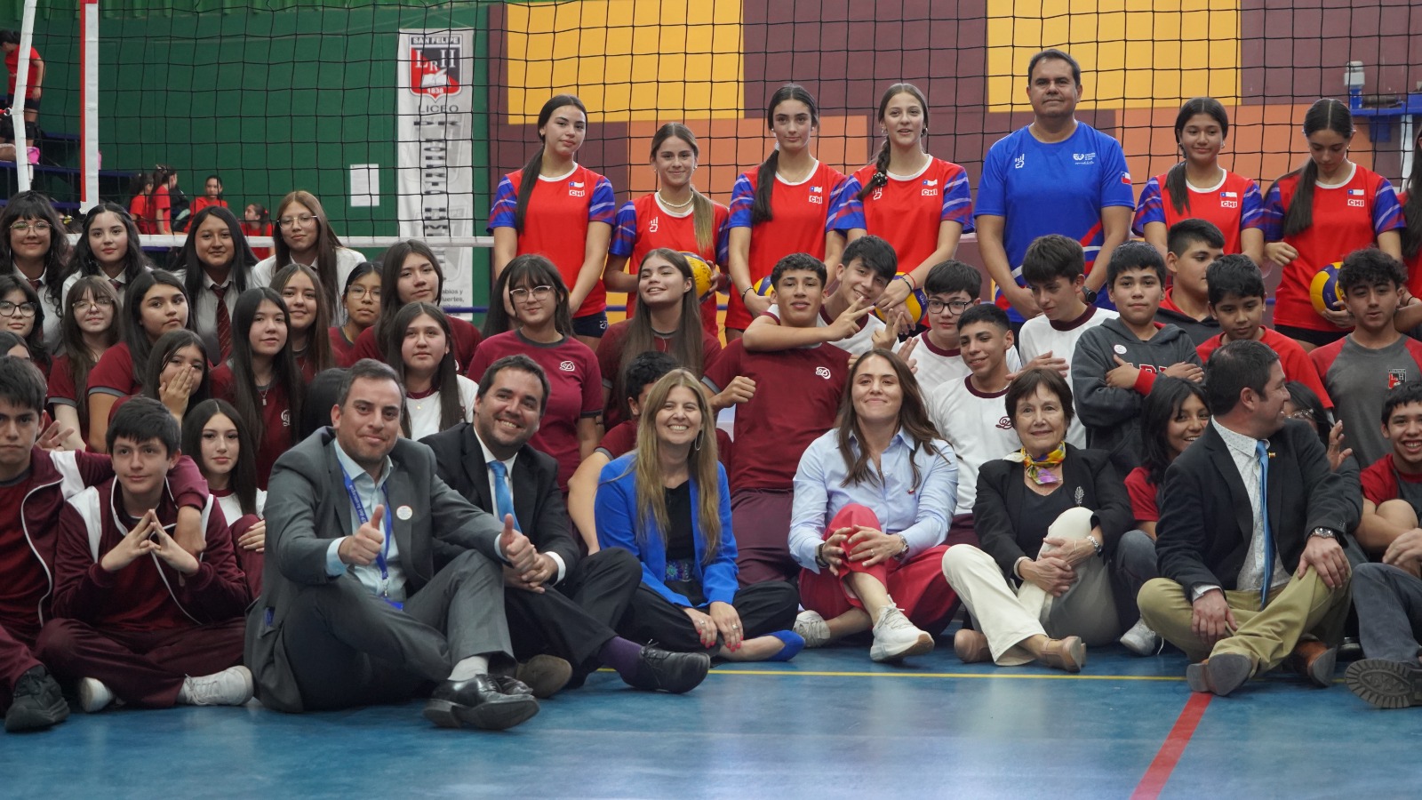 Liceo del SLEP del Aconcagua recibió a la Ministra del Deporte junto a la selección femenina Sub-17 de vóleibol en el marco de la Semana del Deporte