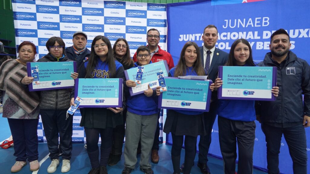 Entrega de becas tic junaeb
