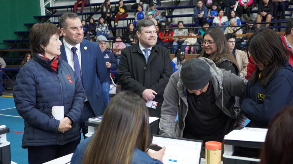 Entrega de becas tic junaeb